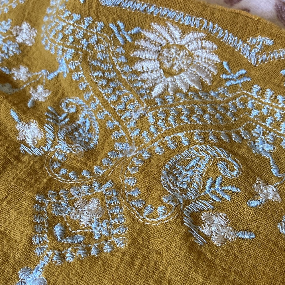 FP Embroidered crop top - Picture 15 of 17
